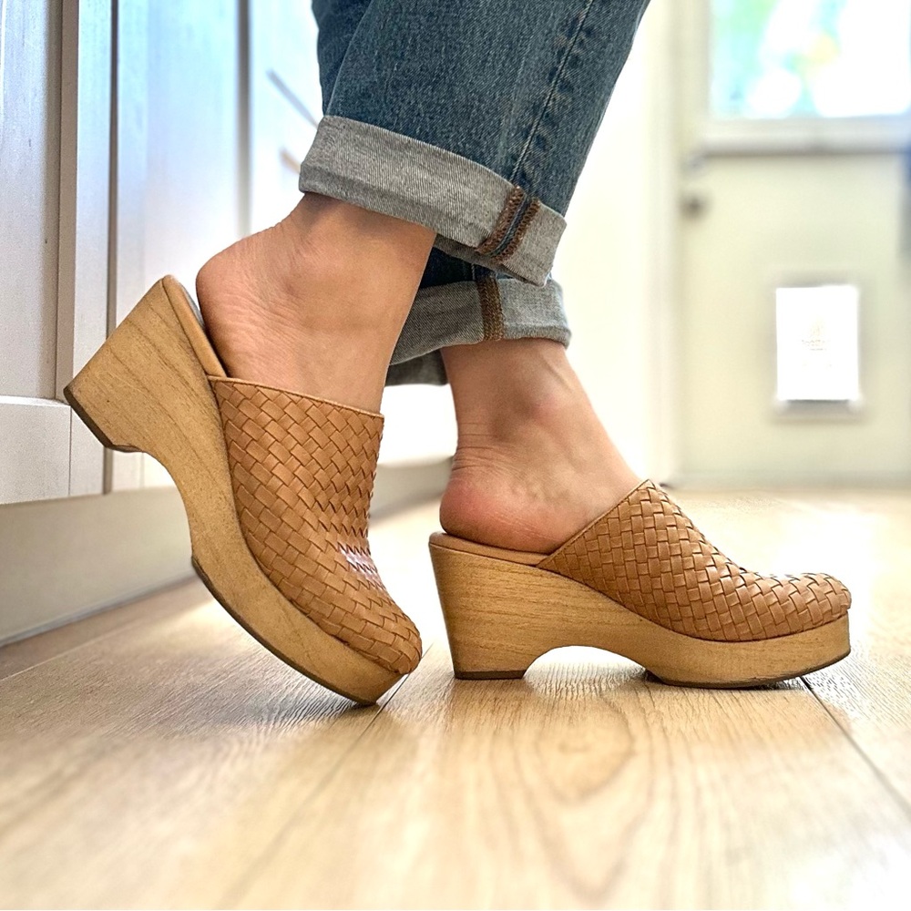 Everlane The Clog in Tan - Size 8